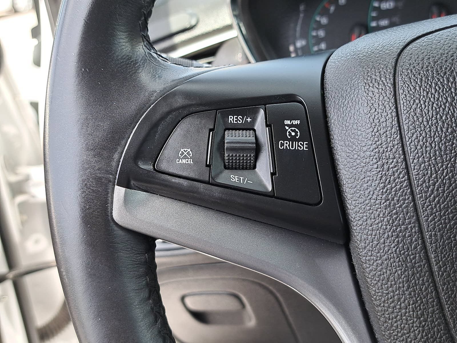 Used 2018 Chevrolet Trax LT w/ Redline Edition FWD image 16
