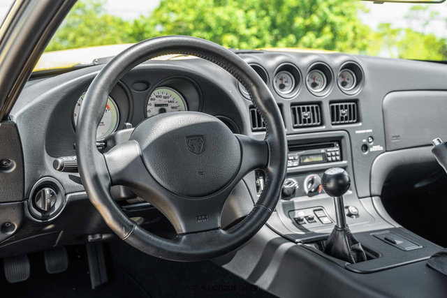 Used 2001 Dodge Viper GTS RWD image 39