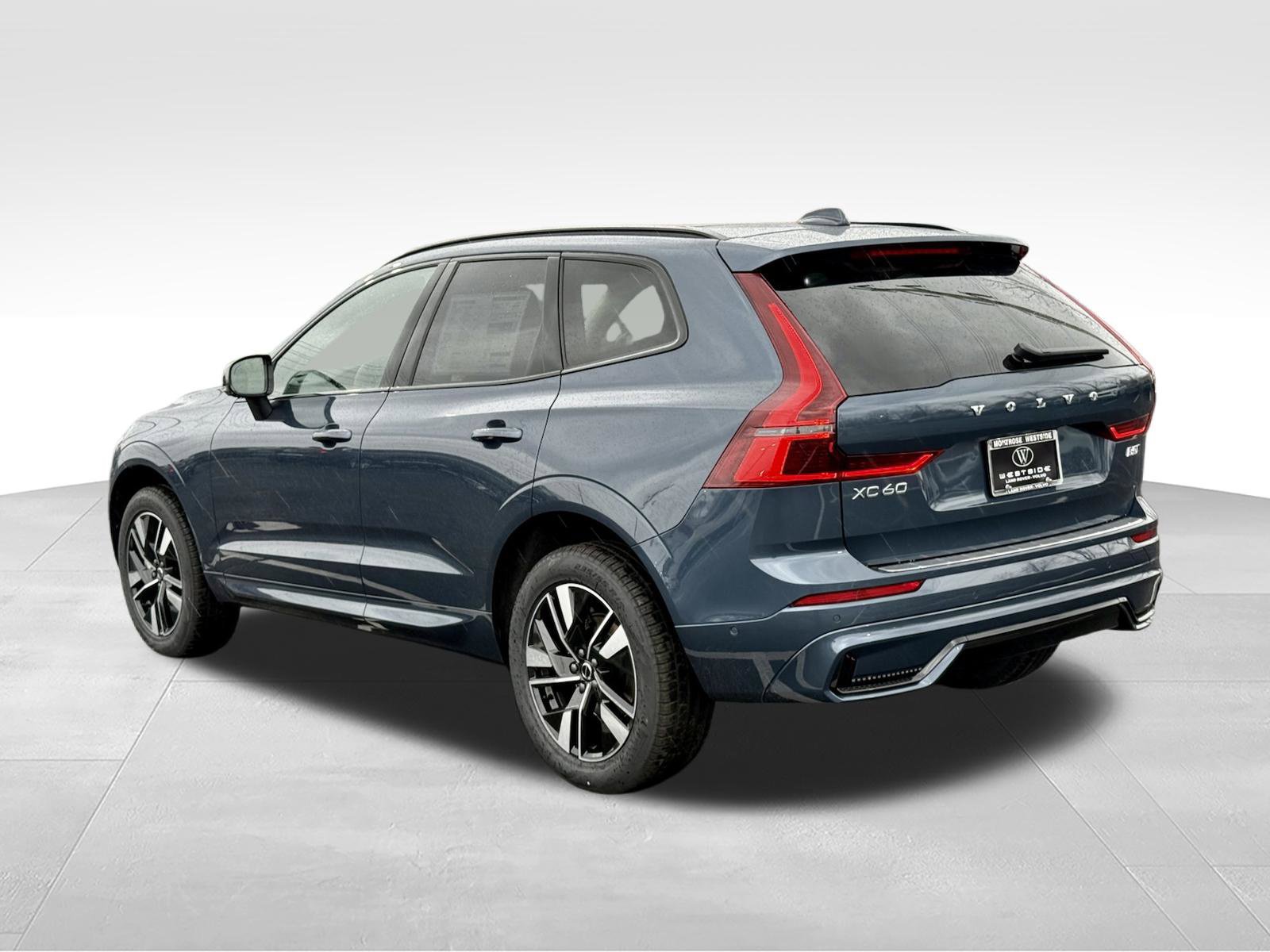 New 2027 Volvo XC60 B5 Core AWD/4WD image 3
