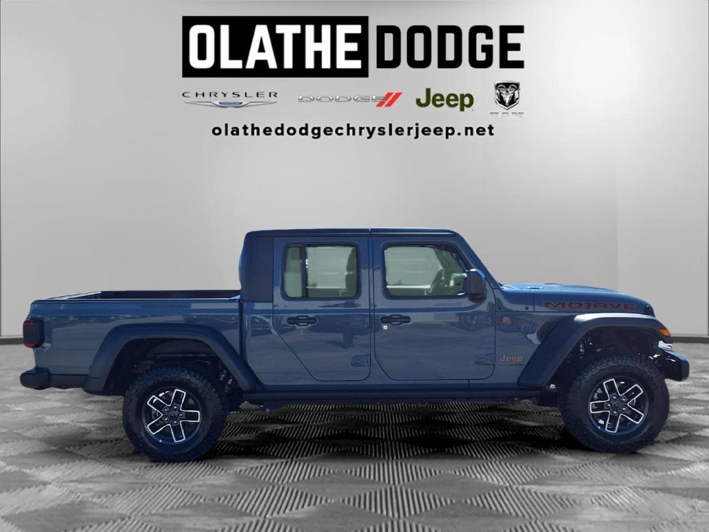 Used 2026 Jeep Gladiator Mojave AWD/4WD image 30