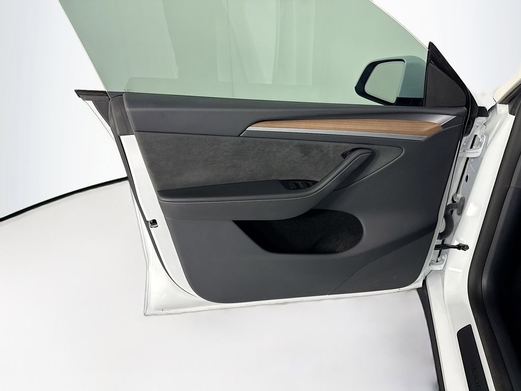 Used 2024 Tesla Model Y Long Range image 25