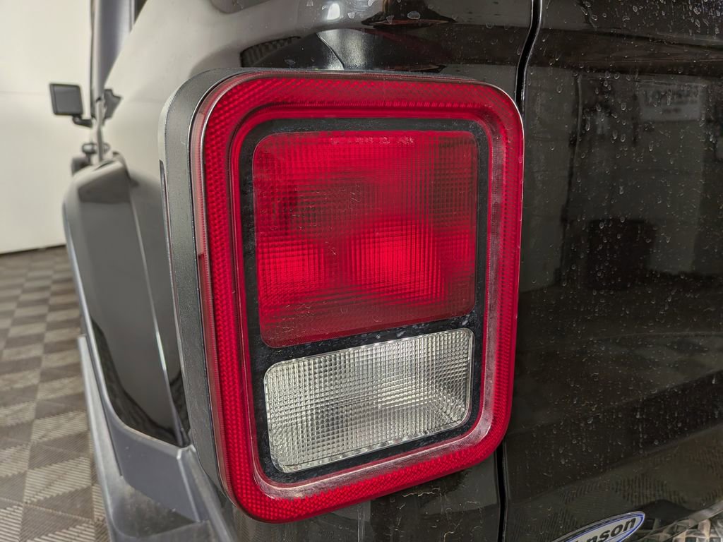 Used 2021 Jeep Gladiator Willys image 12