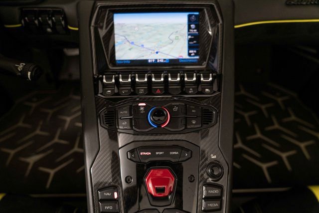 Used 2017 Lamborghini Aventador LP 750-4 Superveloce image 21