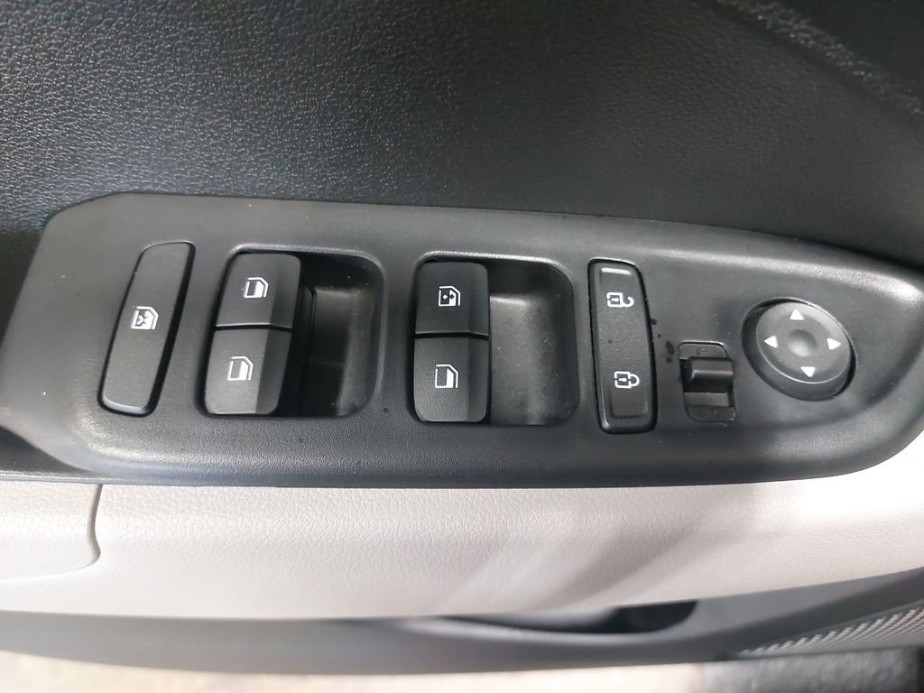 Certified 2024 Hyundai Venue SEL FWD image 27