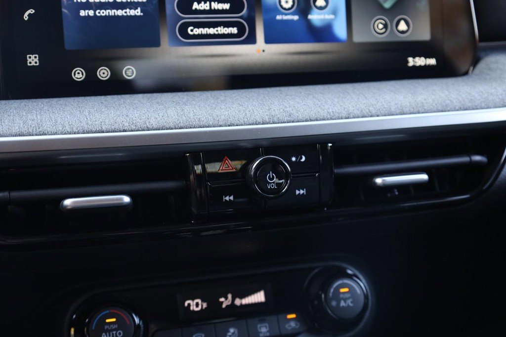 New 2026 Nissan Kicks SV image 13