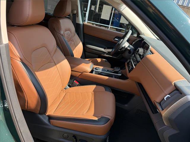 Used 2024 Nissan Pathfinder Platinum AWD/4WD image 15