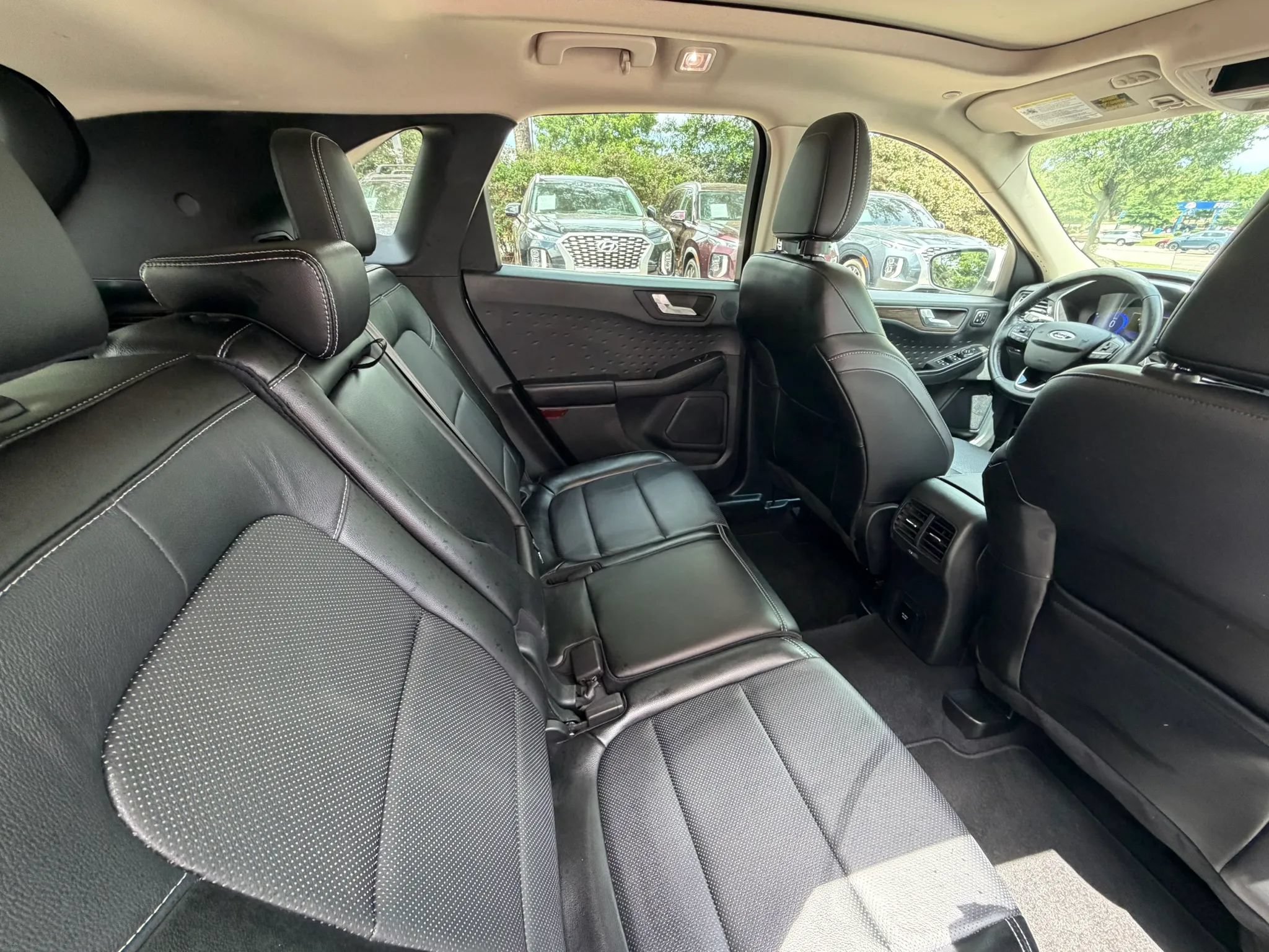 Used 2020 Ford Escape Titanium w/ Titanium Premium Package 2.0 AWD/4WD image 14