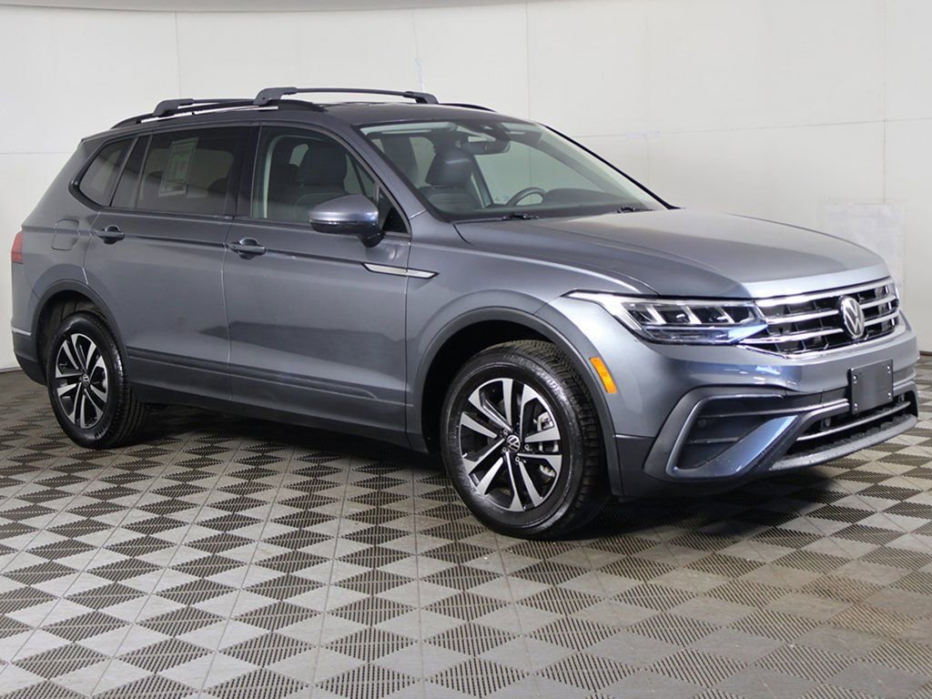 Used 2024 Volkswagen Tiguan S image 2