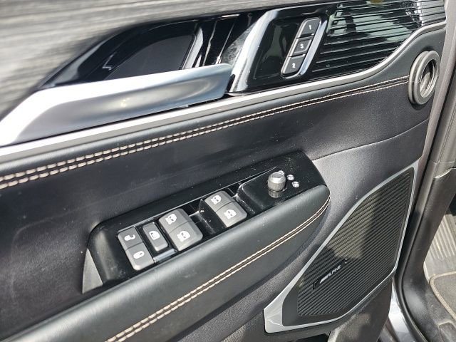 Used 2024 Jeep Wagoneer Series II w/ Flexible Seating Group image 17