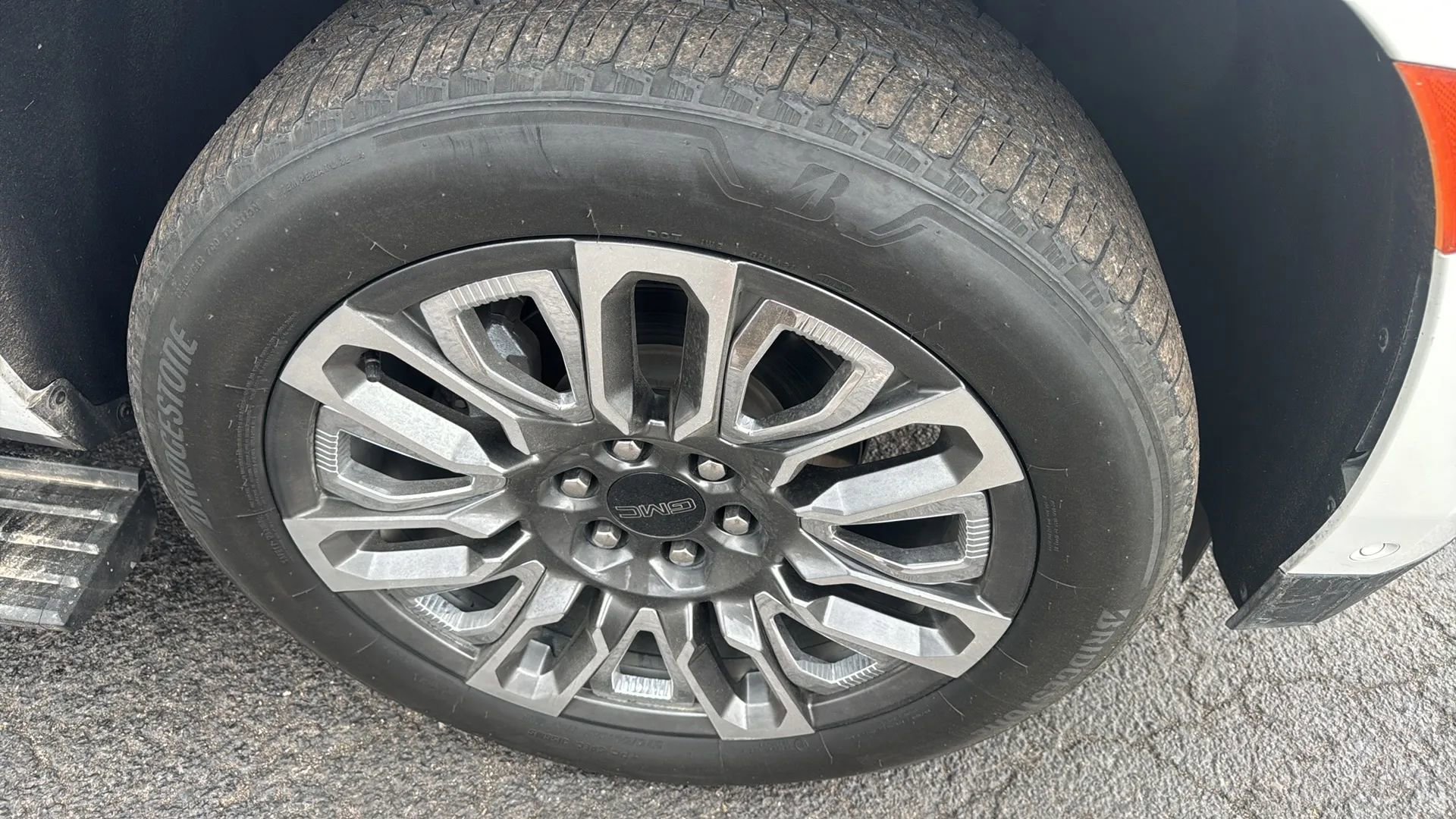 Used 2023 GMC Yukon Denali Ultimate image 29