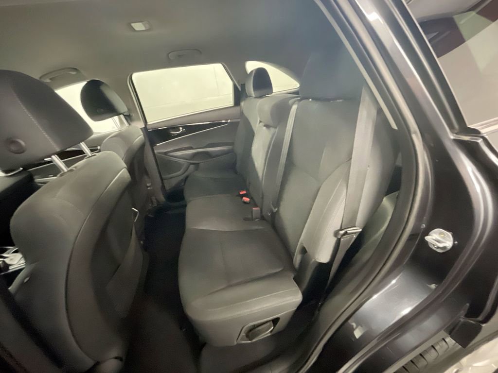 Used 2019 Kia Sorento LX image 22
