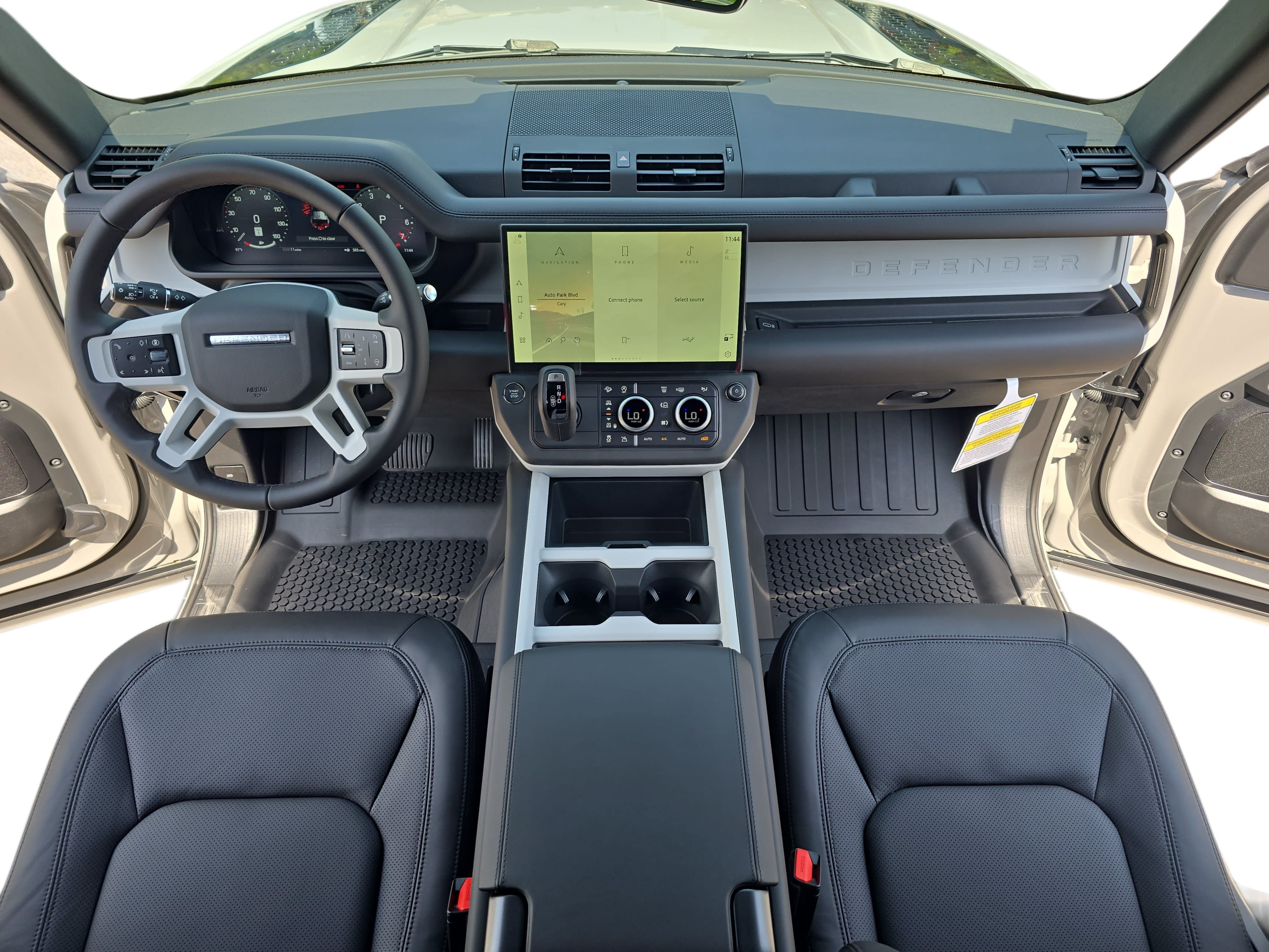 New 2026 Land Rover Defender 110 X-Dynamic SE AWD/4WD image 9