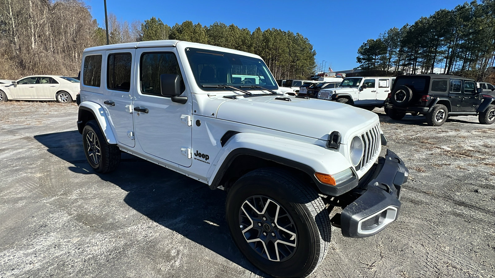 Used 2025 Jeep Wrangler Sahara image 5