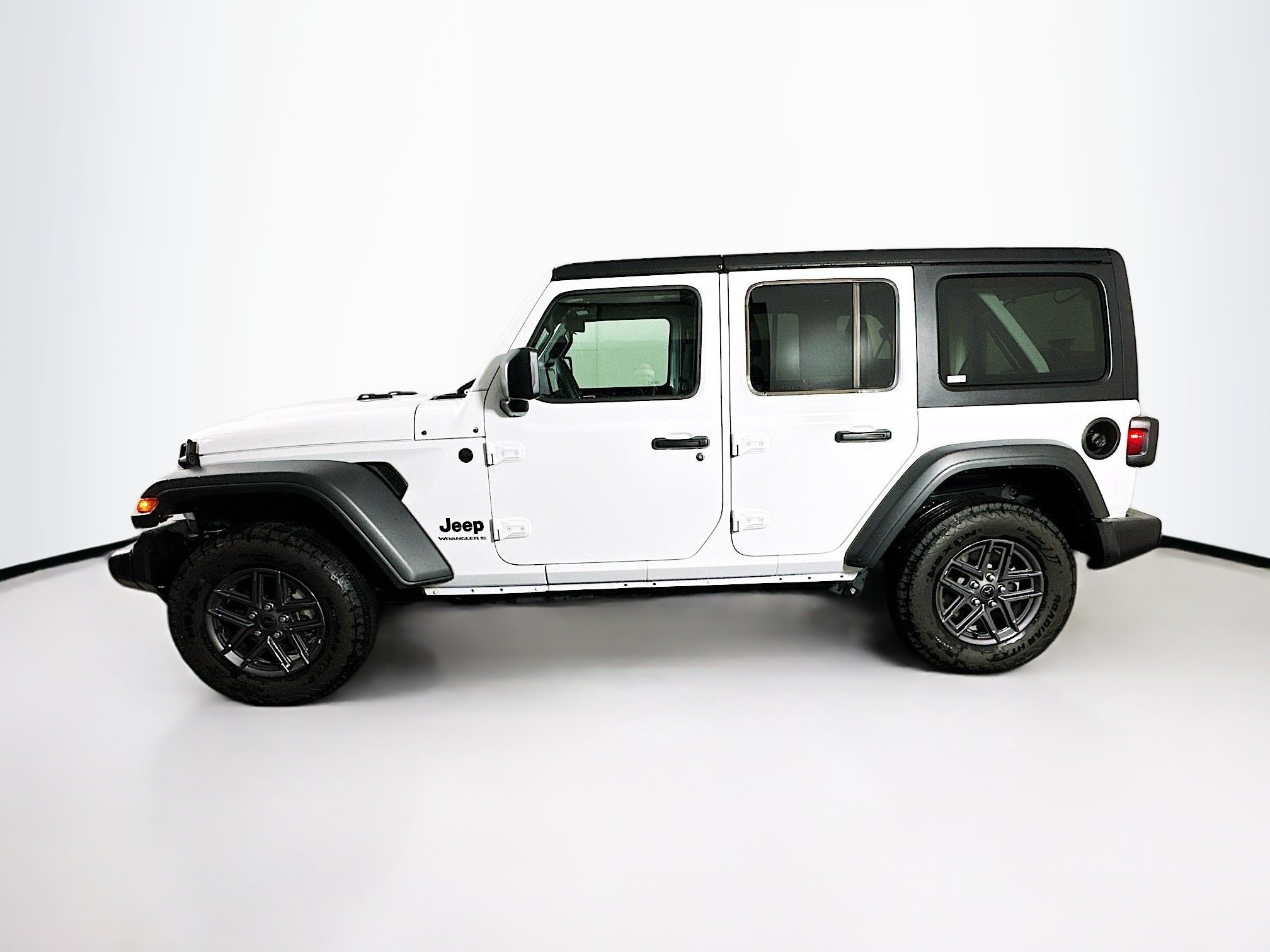Used 2025 Jeep Wrangler Sport S image 4