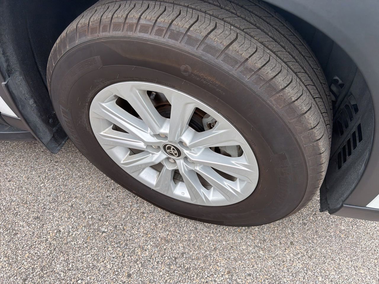 Used 2025 Toyota Grand Highlander AWD image 4