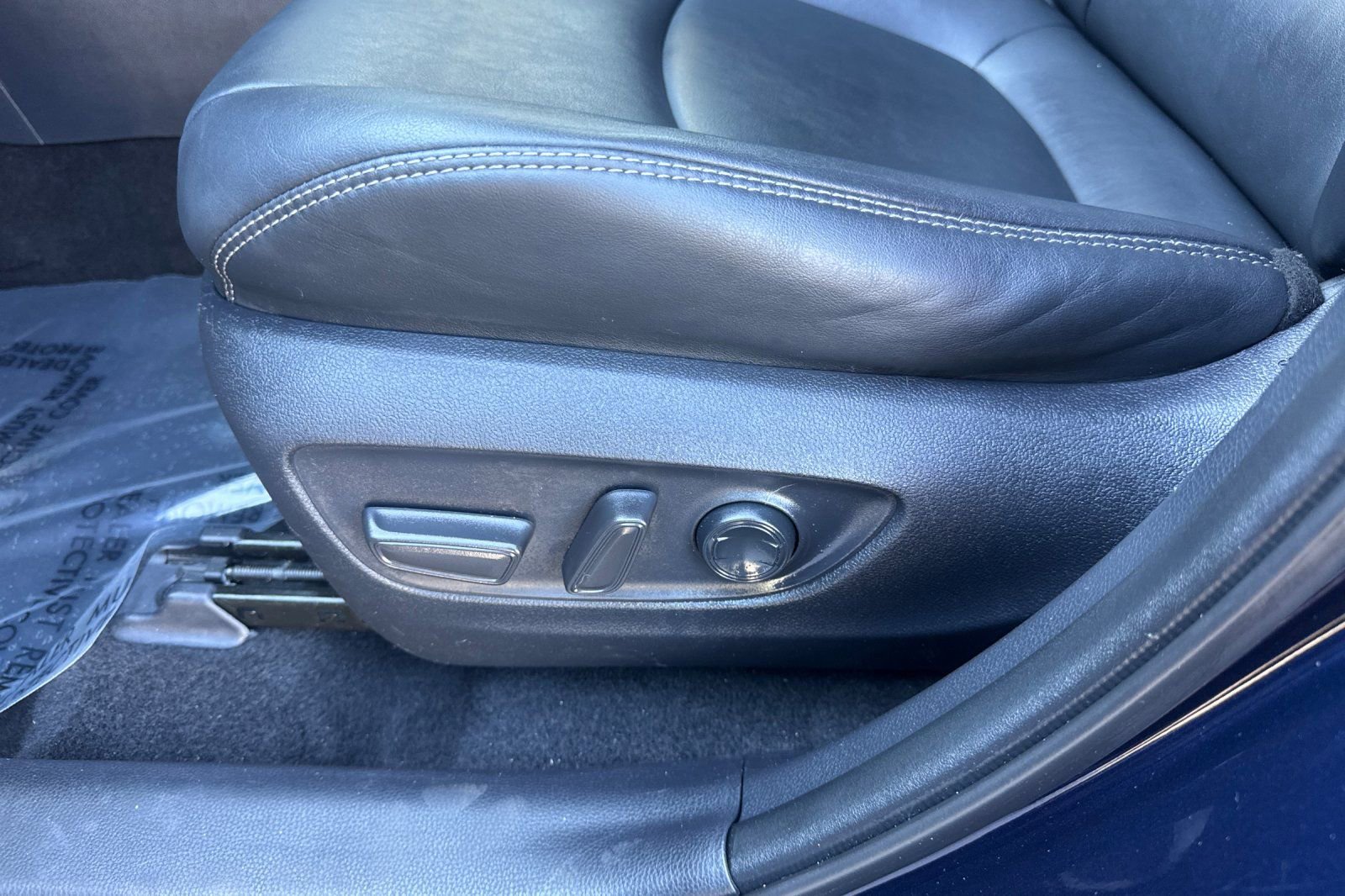 Used 2021 Toyota RAV4 XLE Premium w/ Carpet Mat Package (TMS) image 11