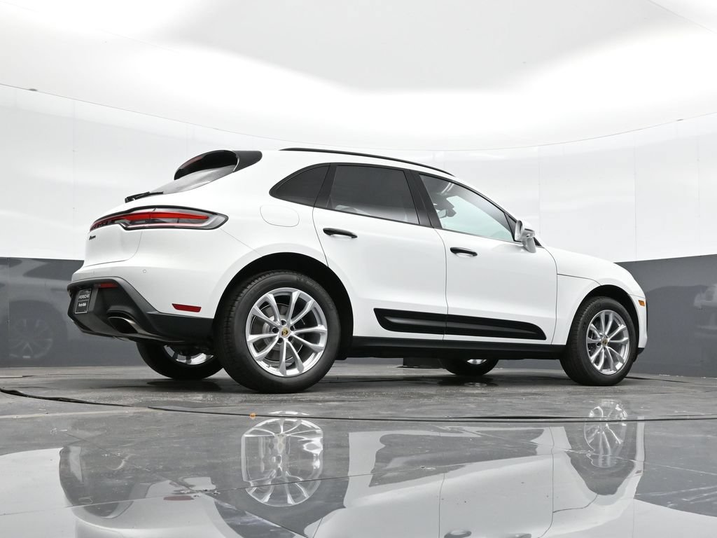 Certified 2026 Porsche Macan AWD/4WD image 38