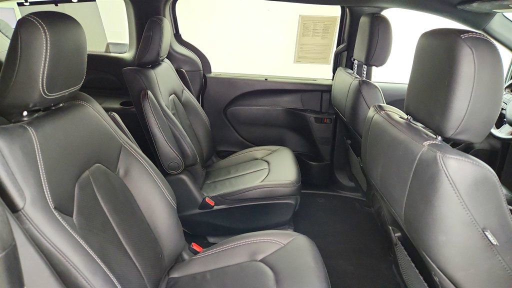 Used 2020 Chrysler Pacifica Touring-L w/ S Appearance Package image 26