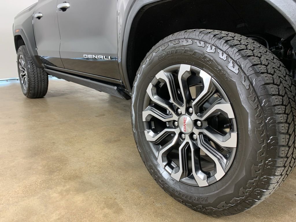 Used 2025 GMC Canyon Denali AWD/4WD image 7