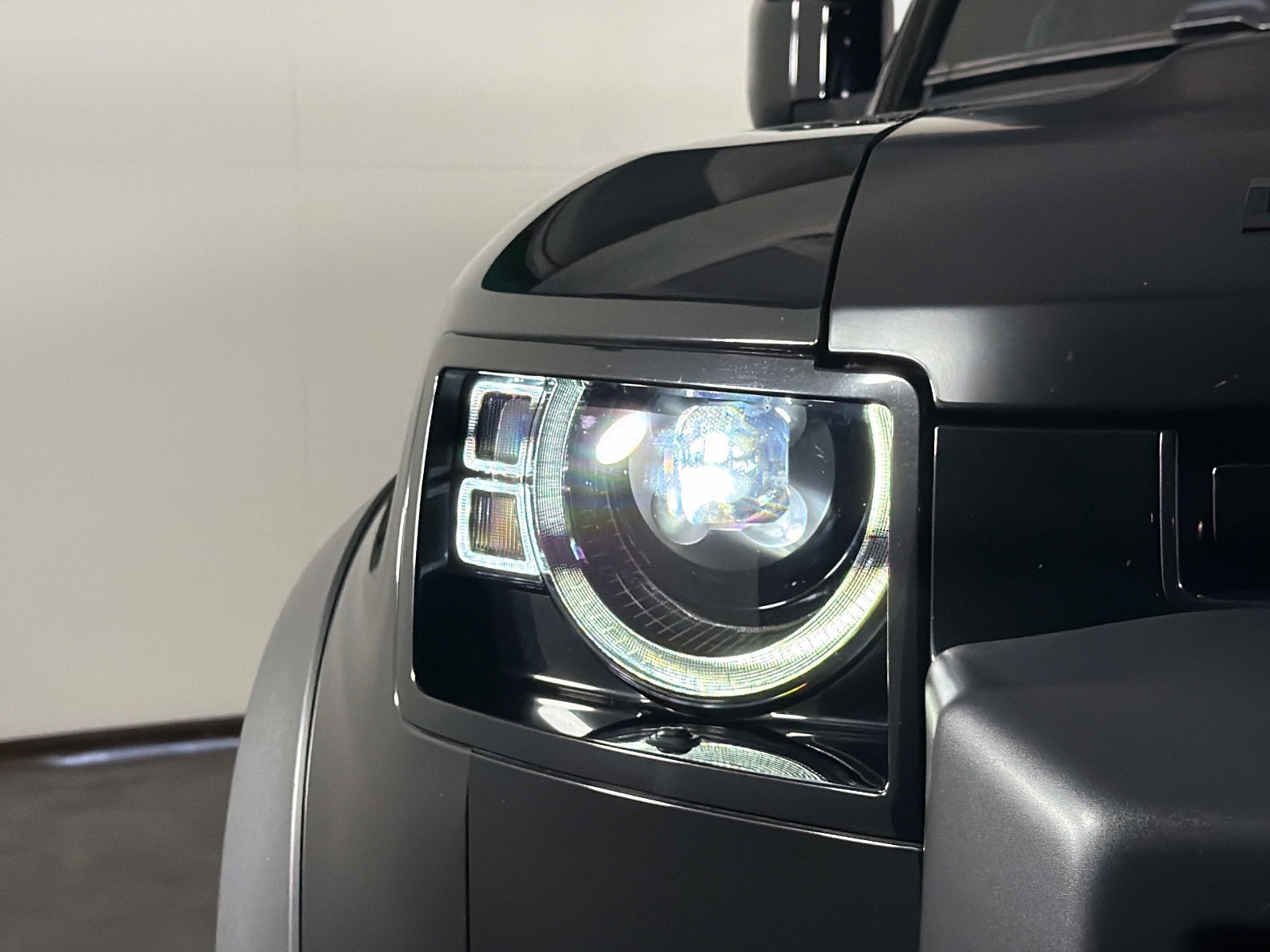 Used 2023 Land Rover Defender 130 SE AWD/4WD image 9