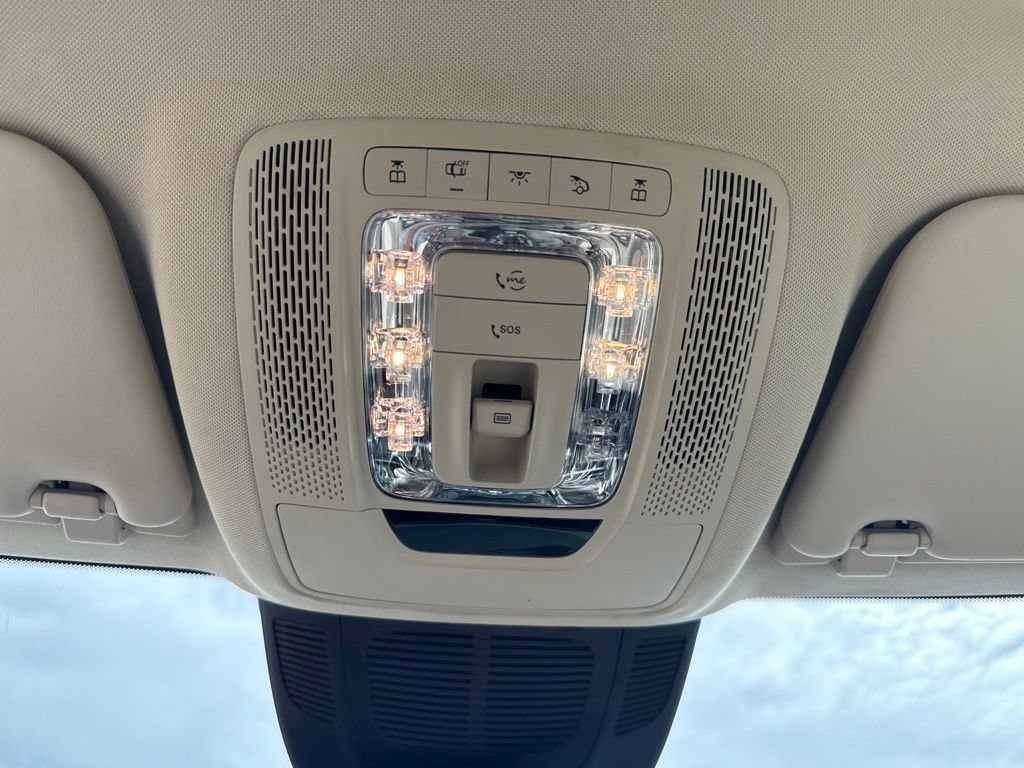 Used 2024 Mercedes-Benz GLS 580 4MATIC image 21