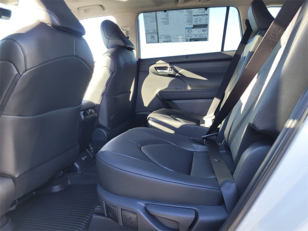 New 2026 Toyota Highlander XLE image 5