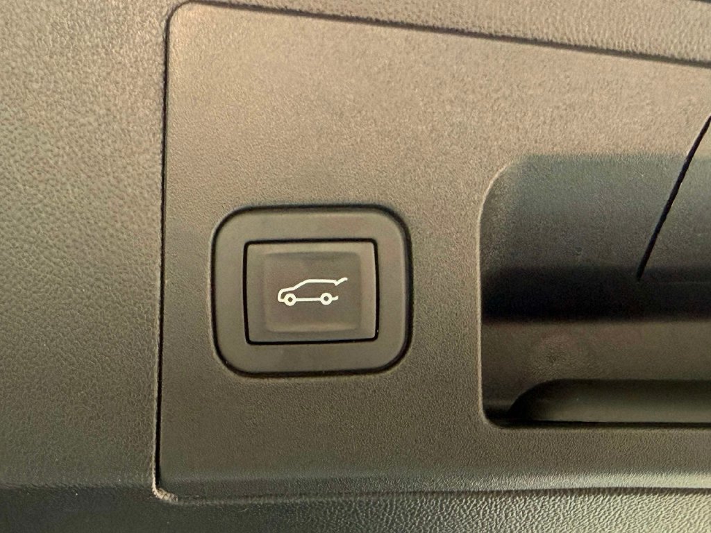 Certified 2026 Cadillac XT5 Sportv w/ LPO, Floor Liner Package AWD/4WD image 18