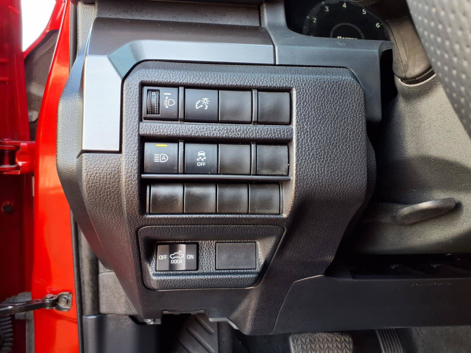 Certified 2025 Toyota Tacoma TRD Off-Road AWD/4WD image 17