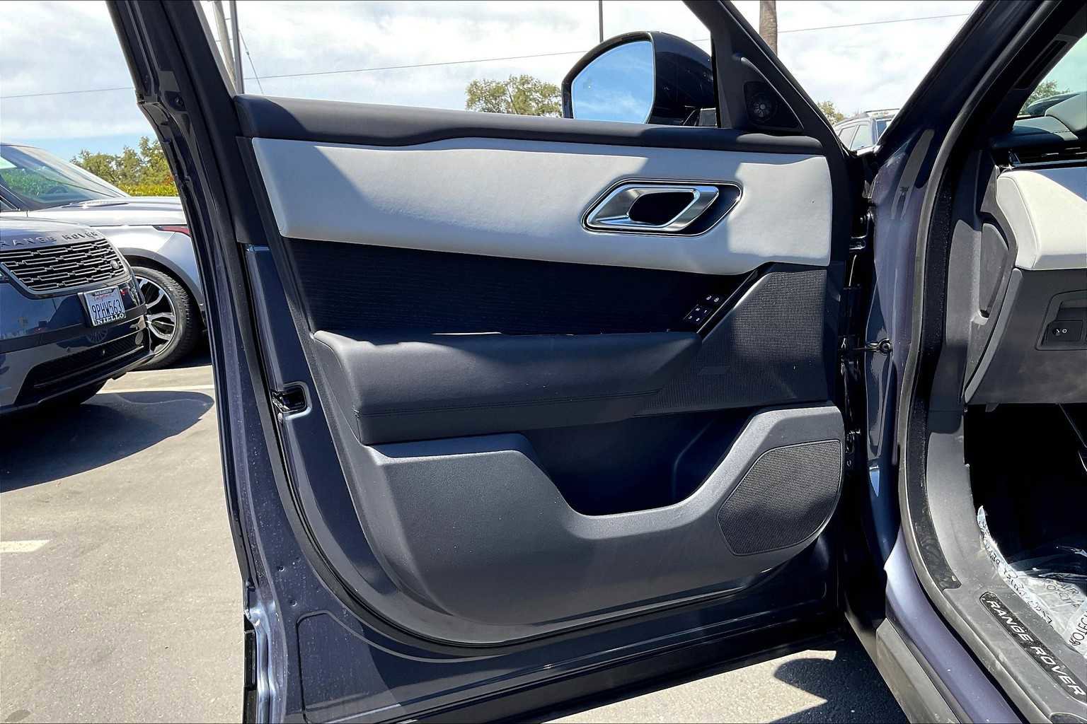 New 2026 Land Rover Range Rover Velar Dynamic SE image 24