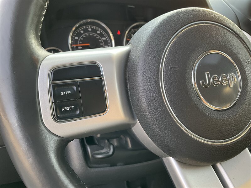 Used 2015 Jeep Compass High Altitude AWD/4WD image 25