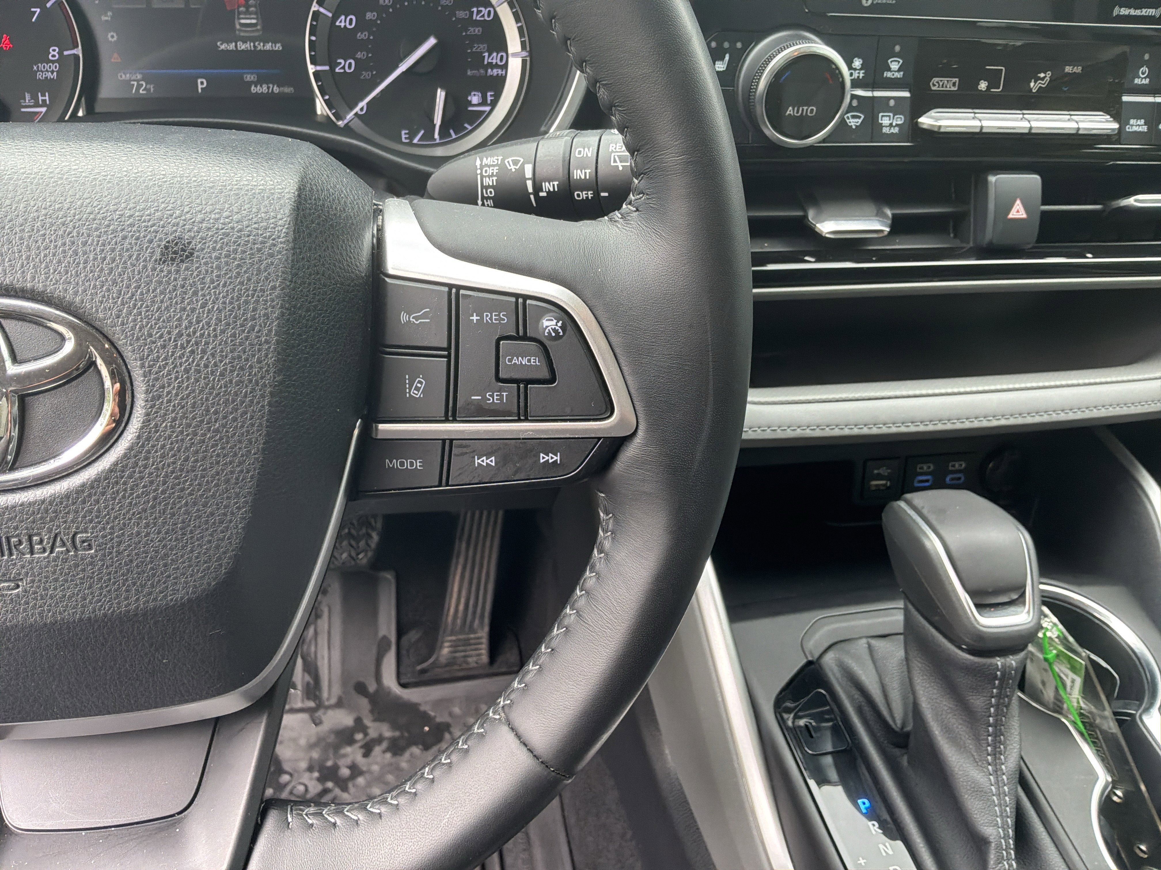 Used 2022 Toyota Highlander XLE FWD image 20