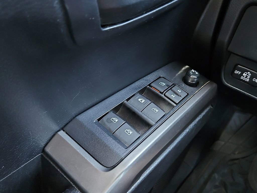 Used 2020 Toyota Tacoma SR5 w/ SR5 Appearance Package (SM) RWD image 15