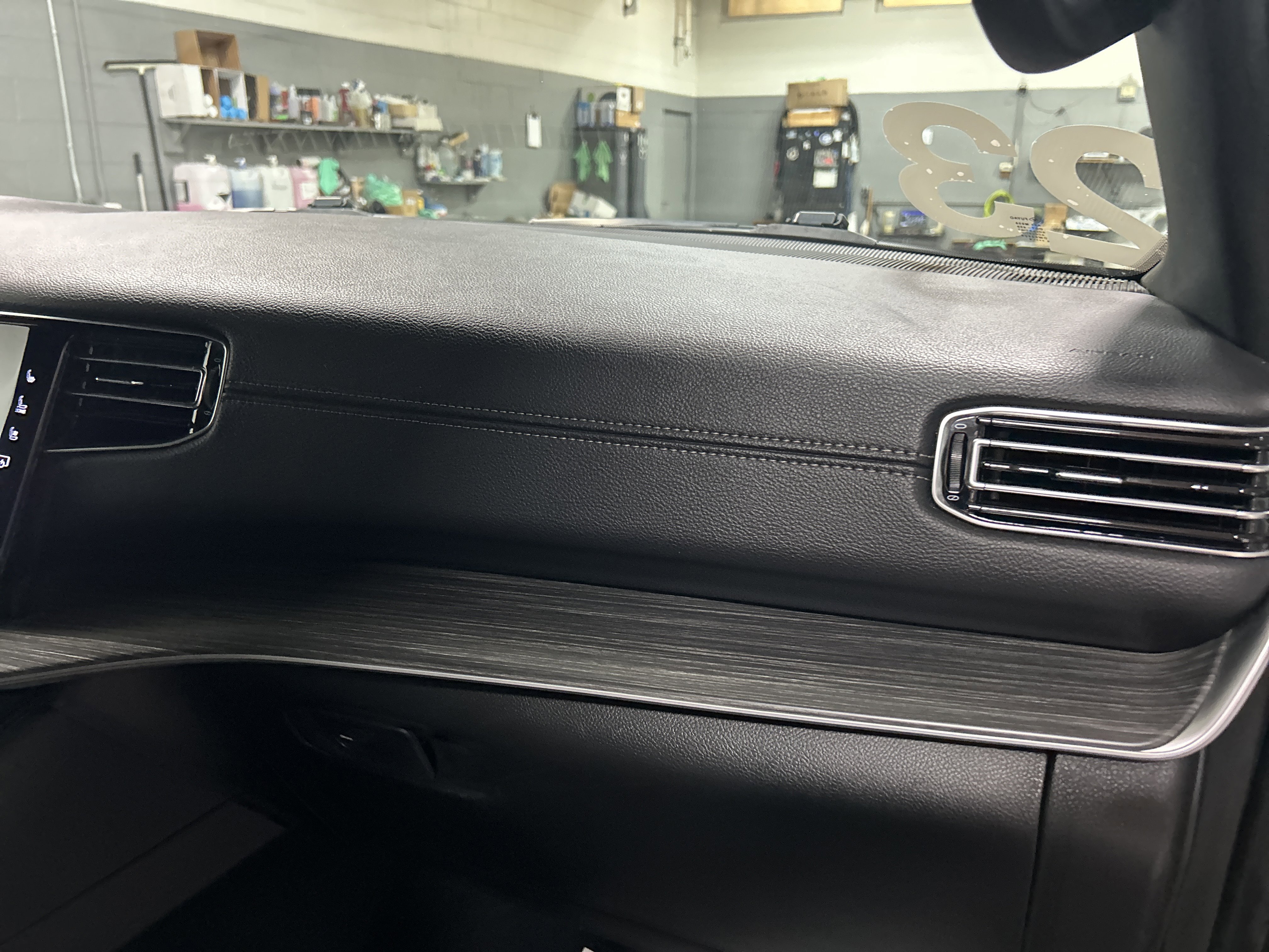 Used 2023 Jeep Wagoneer L Series II AWD/4WD image 36