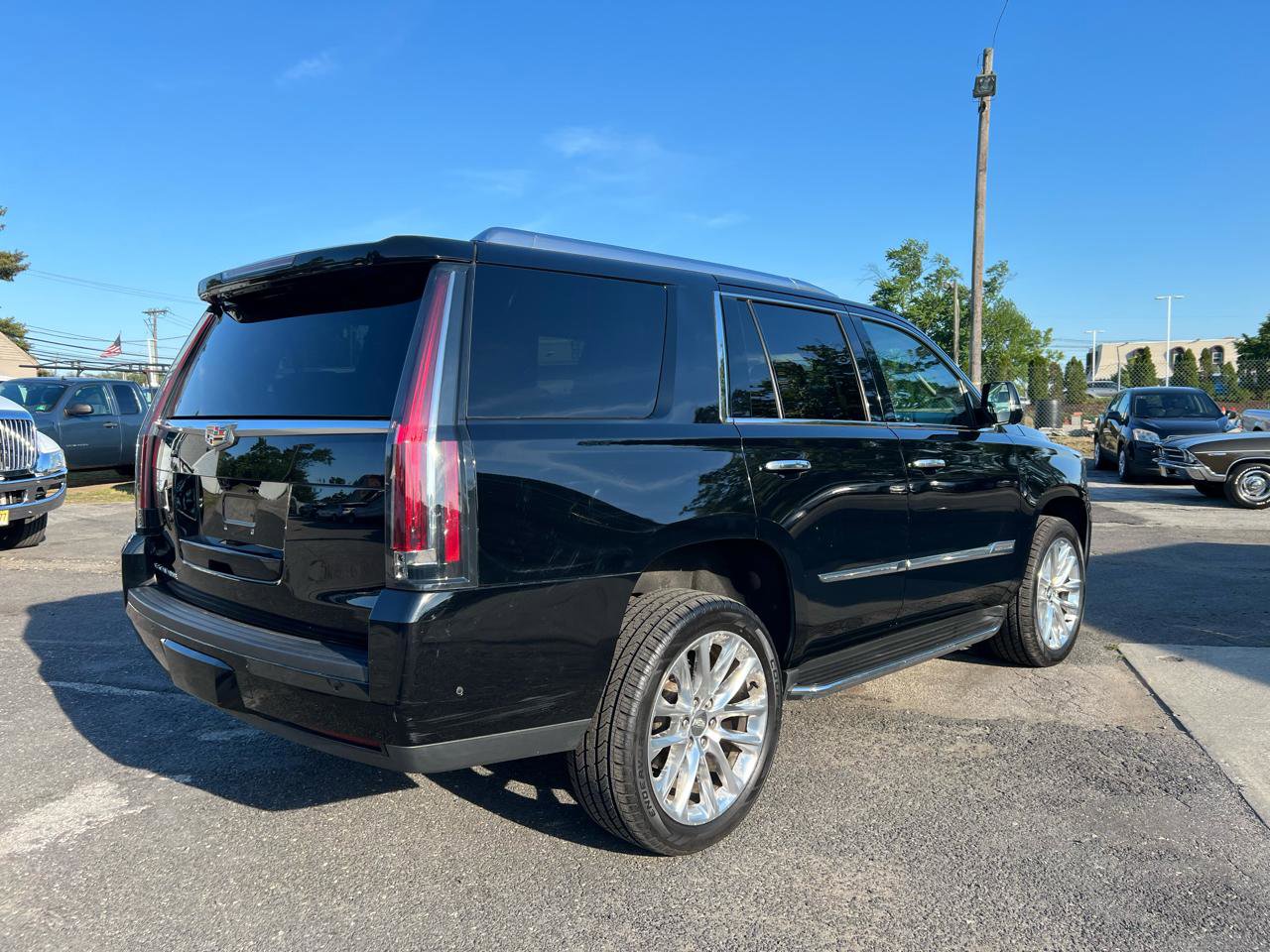 Used 2017 Cadillac Escalade Luxury AWD/4WD image 8