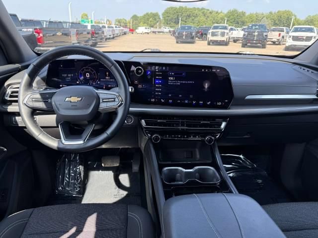 Used 2024 Chevrolet Traverse LT w/ Trailering Package FWD image 16