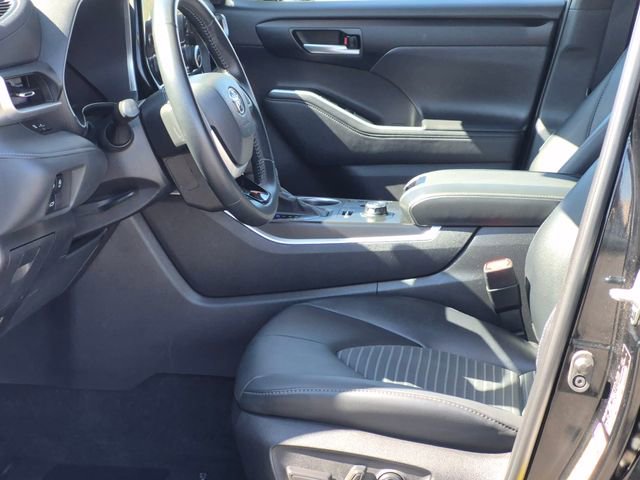 Used 2025 Toyota Highlander XSE image 15