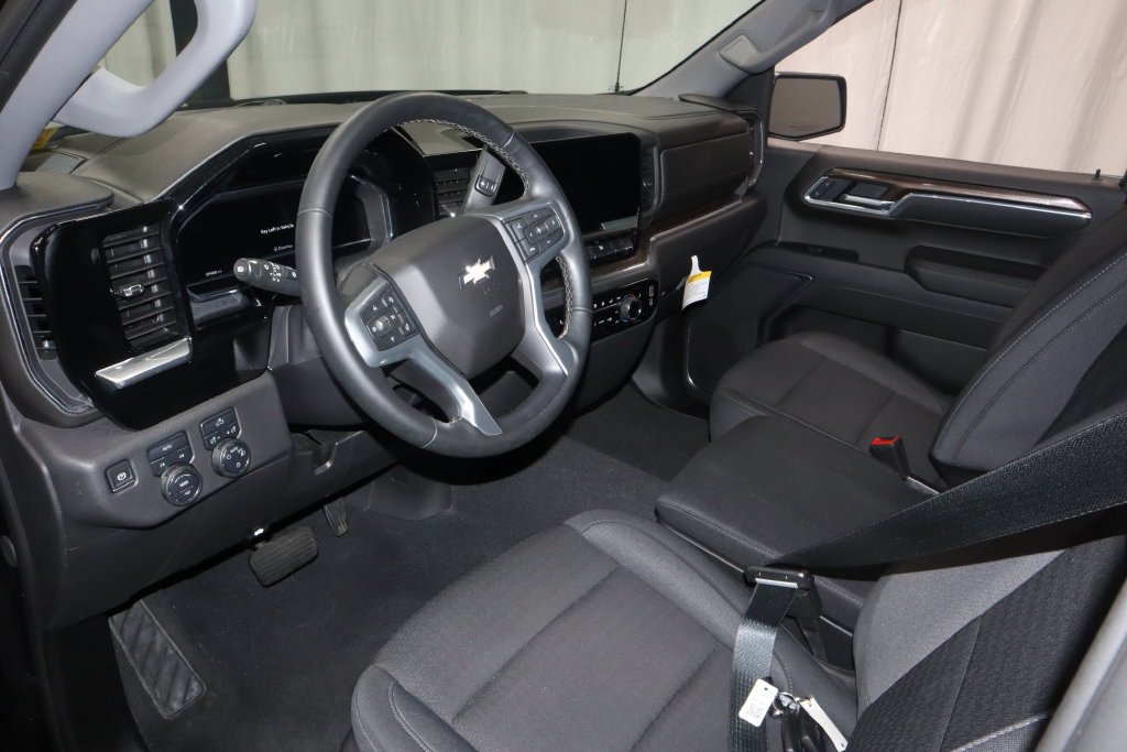 Used 2025 Chevrolet Silverado 1500 LT AWD/4WD image 18