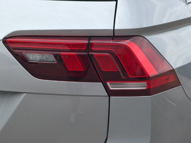 Used 2023 Volkswagen Tiguan SE R-Line FWD image 31