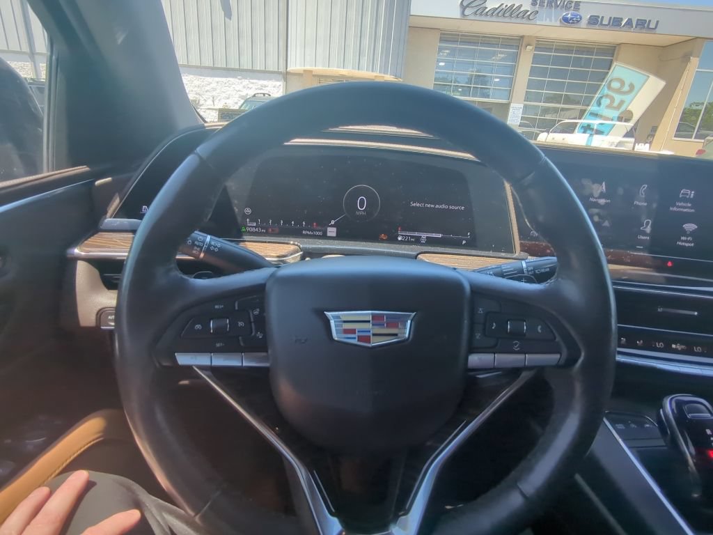 Used 2022 Cadillac Escalade Premium Luxury AWD/4WD image 12