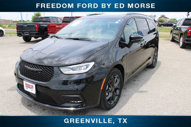 Used 2025 Chrysler Pacifica Limited FWD image 1