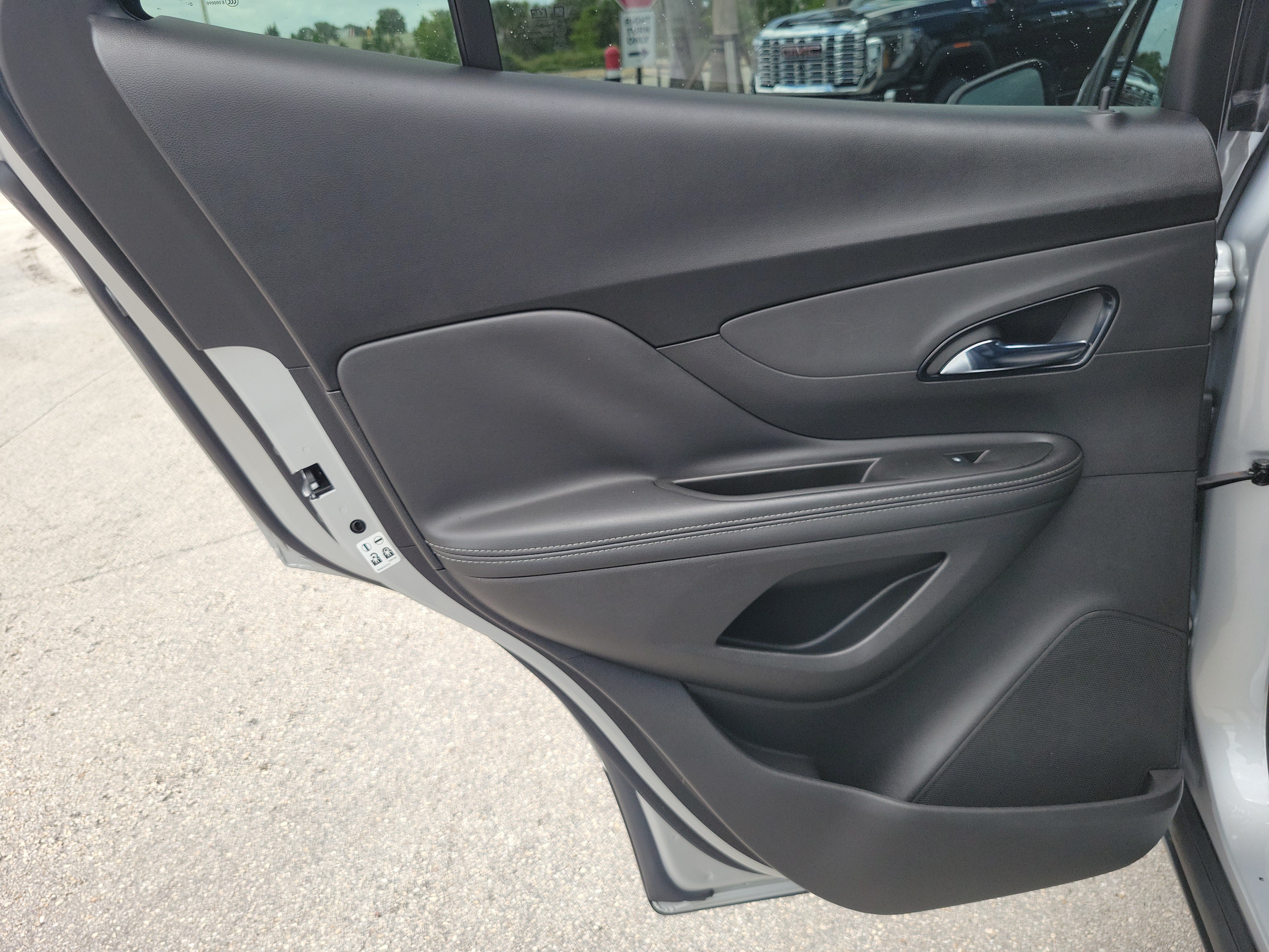 Used 2022 Buick Encore Preferred FWD image 25
