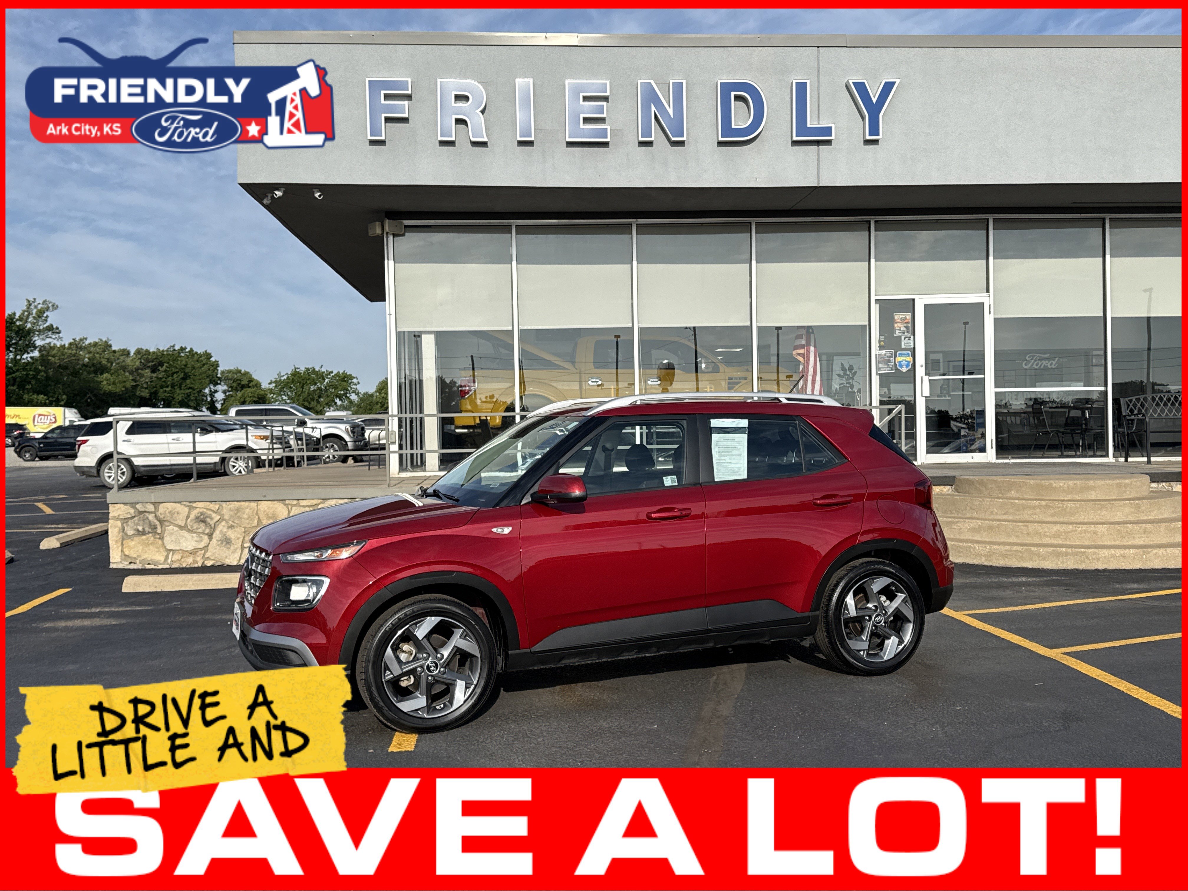 Used 2025 Hyundai Venue SEL FWD image 2