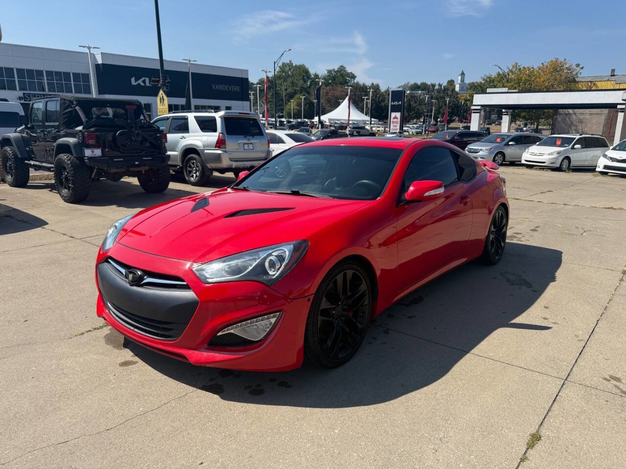 Used 2013 Hyundai Genesis 3.8 image 2