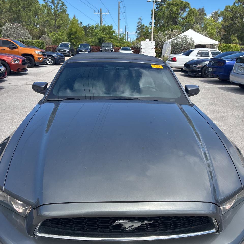 Used 2013 Ford Mustang Premium RWD image 27