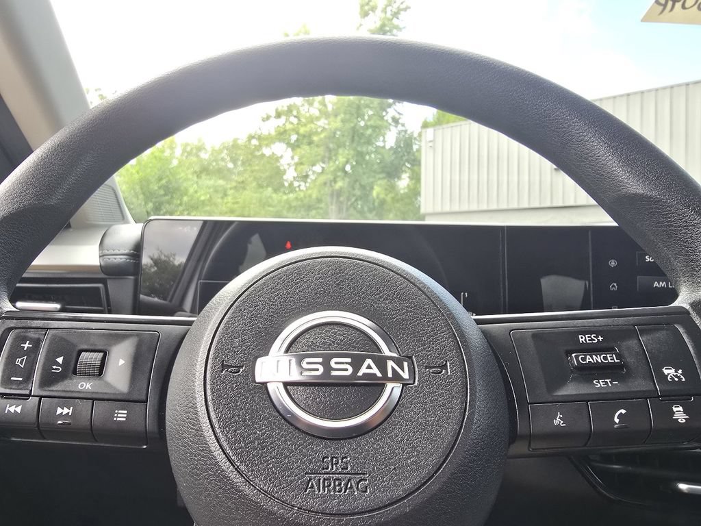 Used 2025 Nissan Kicks SV AWD/4WD image 25