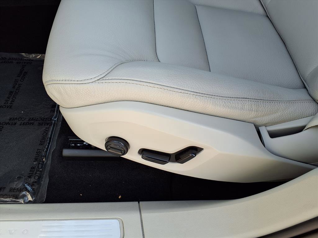 Certified 2023 Volvo XC60 B5 Plus image 22