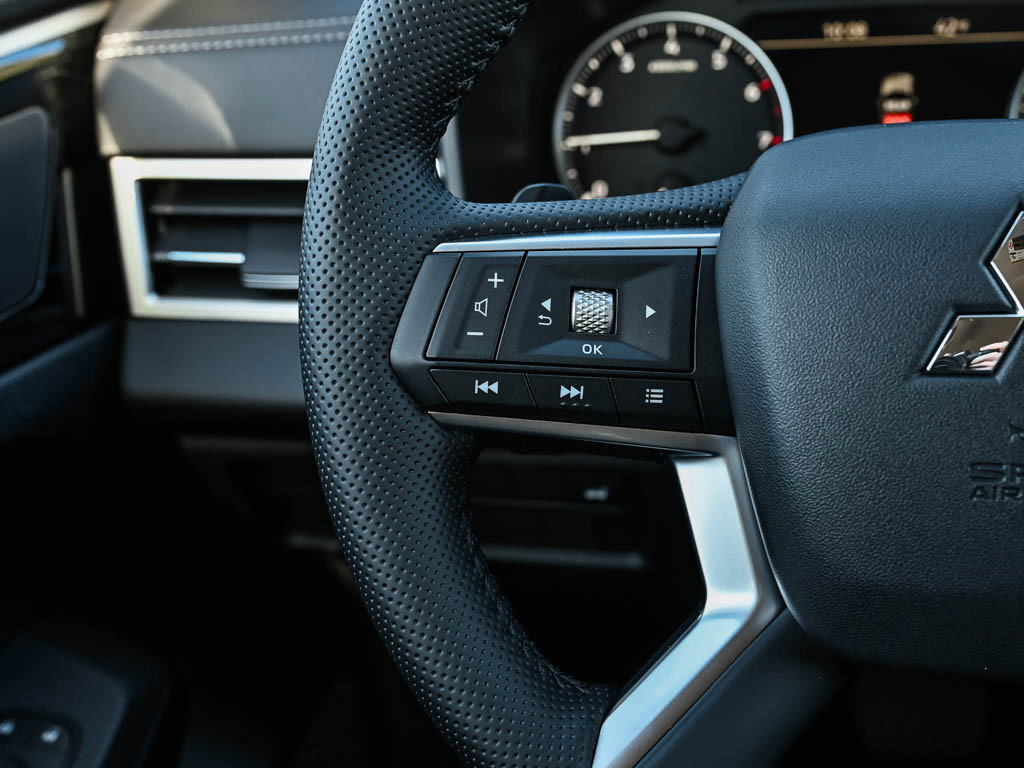 New 2025 Mitsubishi Outlander SE image 21