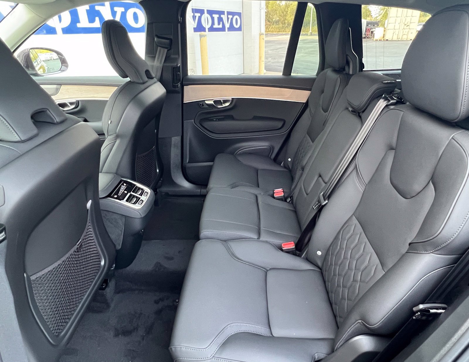 New 2026 Volvo XC90 B6 Plus w/ Protection Package Premier AWD/4WD image 16