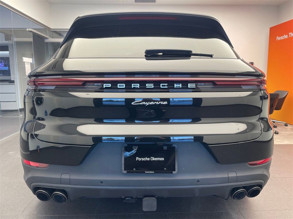 Used 2025 Porsche Cayenne image 8