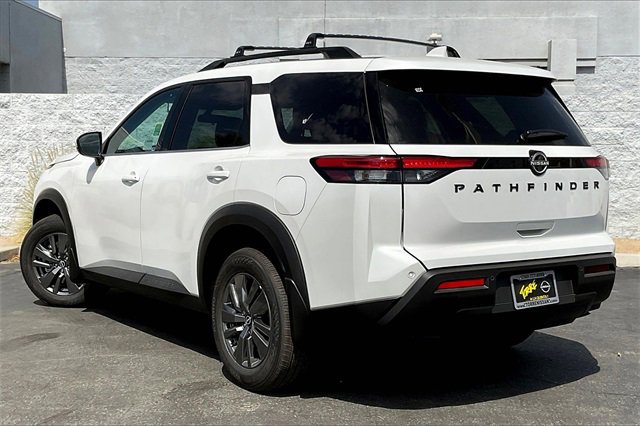 New 2025 Nissan Pathfinder SV image 2